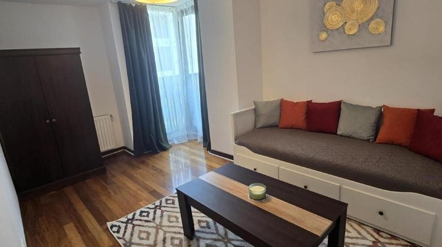 Apartament cu 5 camere decomandat, mobilat în Herăstrău