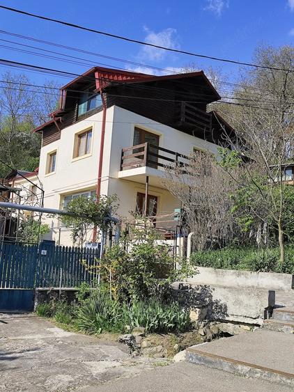 Casă cu 6 camere cu Teren 420 Mp în Breaza