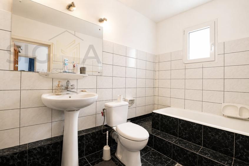 Duplex cu 10 camere cu Canalizare în Zorilor