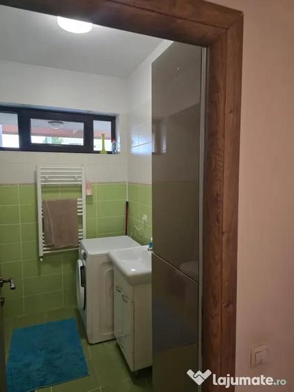 Apartament cu 3 camere nedecomandat în Vitan