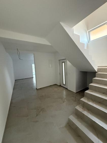Casă cu 4 camere în Ghiroda