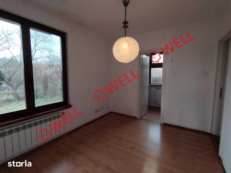 Casă cu 6 camere cu Teren 1300 Mp în Central