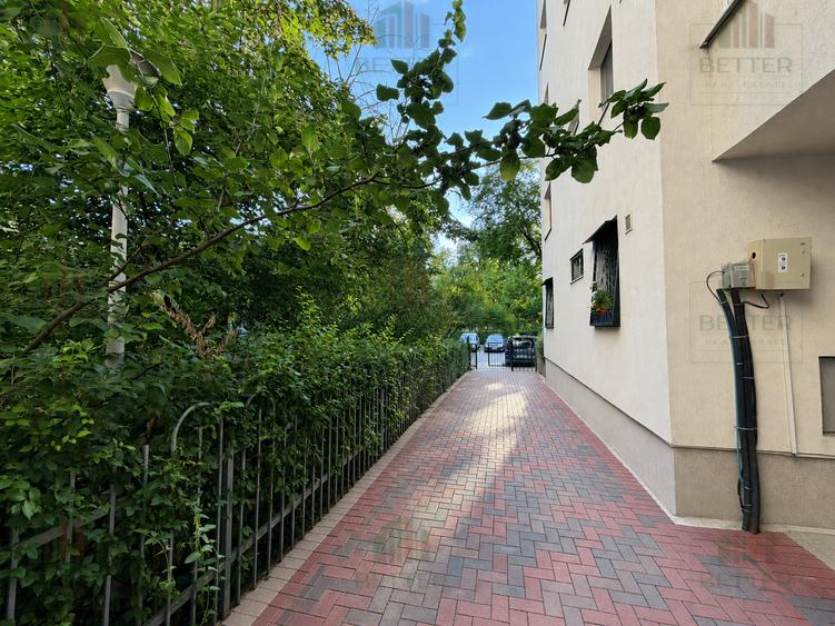 Apartament cu 3 camere semidecomandat în Titan