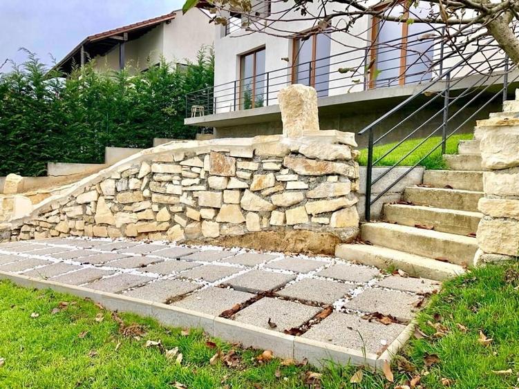 Casă individuală cu 7 camere cu Canalizare în Europa