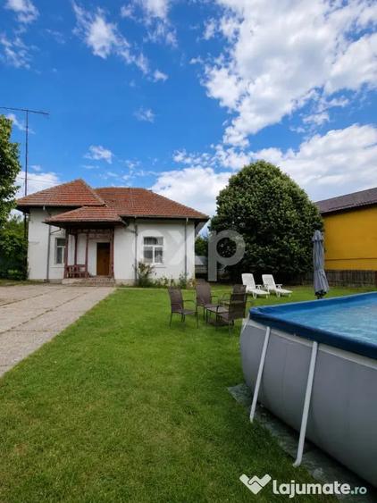 Casă cu 7 camere cu Teren 1500 Mp în Răzvad