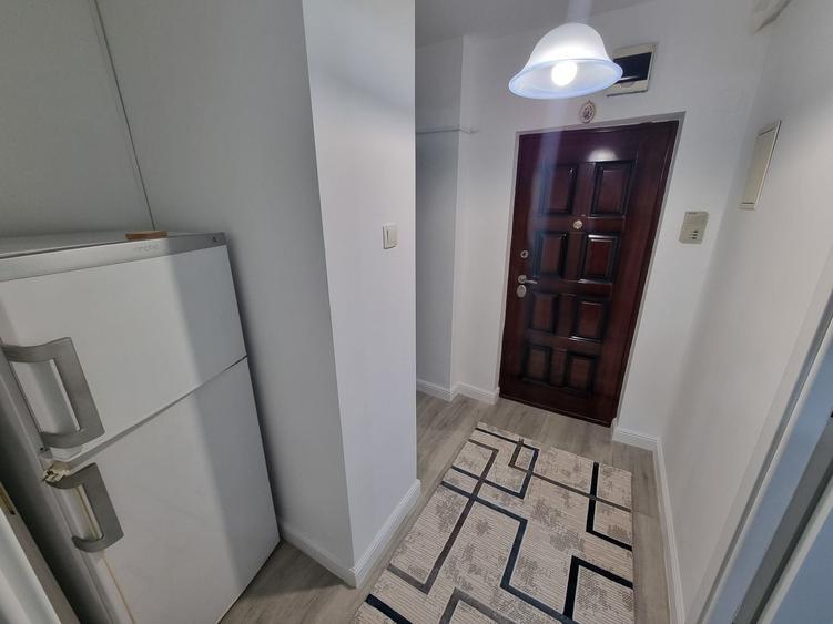 Apartament cu 2 camere semidecomandat, mobilat în Ultracentral