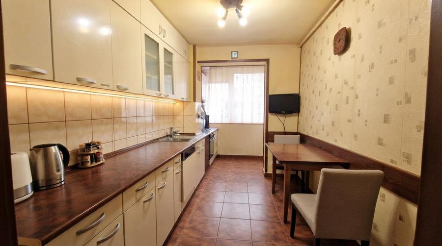 Apartament cu 2 camere semidecomandat, mobilat în Florilor