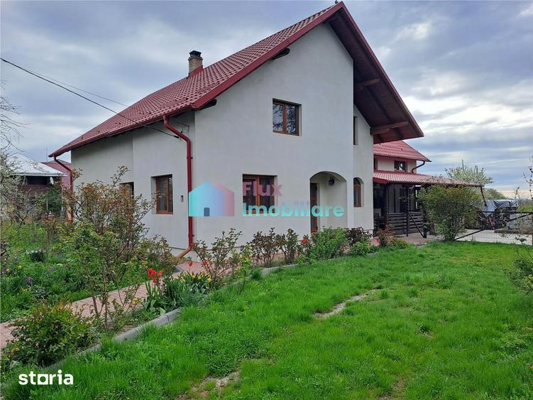 Casă cu 5 camere cu Teren 800 Mp în Cornu Luncii