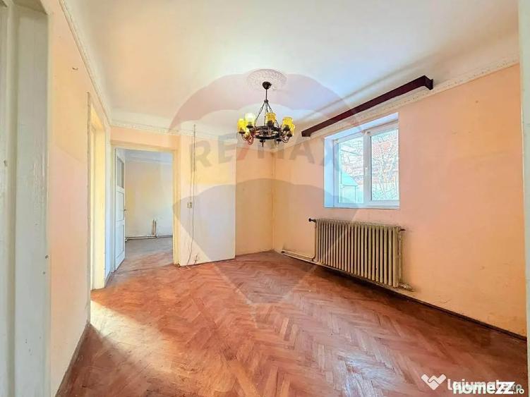 Casă cu 4 camere cu Teren 318 Mp în Gorjului
