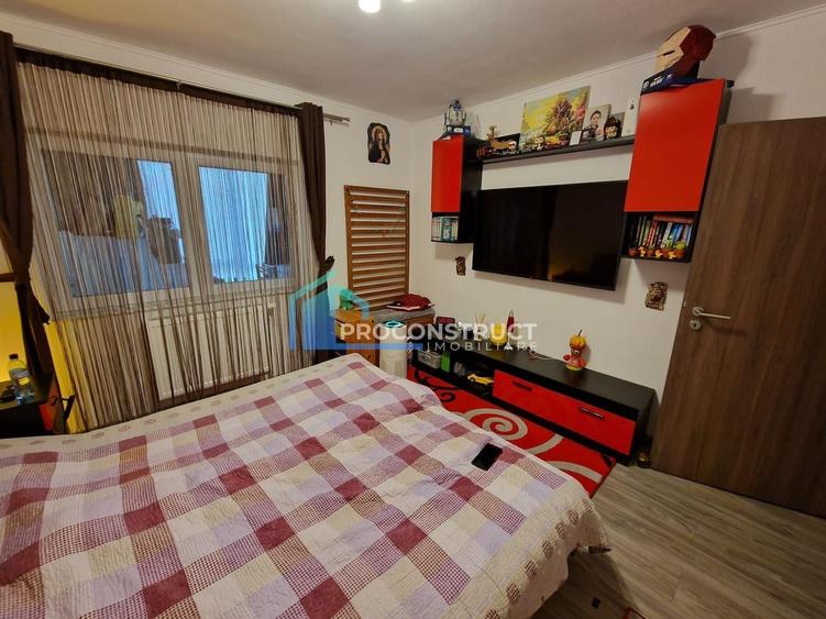 Apartament cu 5 camere, mobilat în UMT