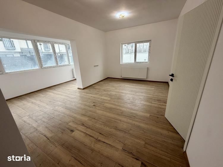 Casă cu 8 camere cu Teren 495 Mp în Glina