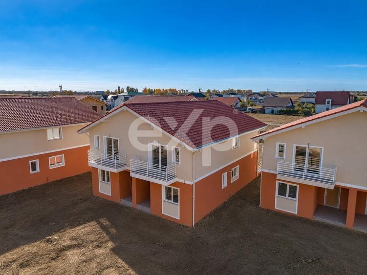 Duplex cu 5 camere cu Teren 300 Mp în Giroc
