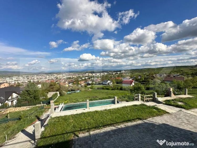 Casă cu 4 camere cu Teren 1660 Mp în Vulcan