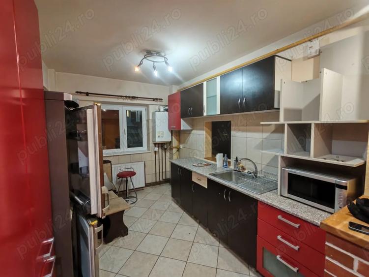 Apartament cu 3 camere decomandat în Central