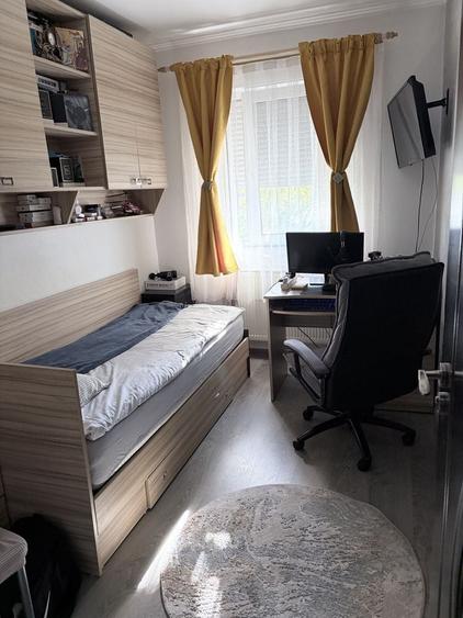 Apartament cu 3 camere nedecomandat în Valenta