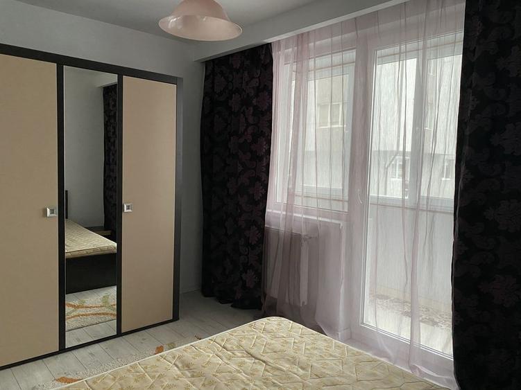 Apartament cu 3 camere decomandat în Florești