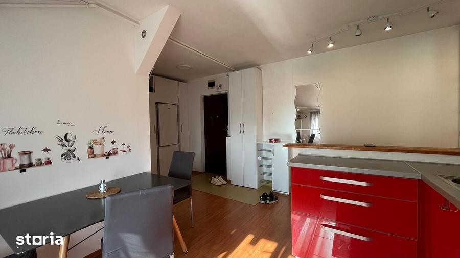 Apartament cu 3 camere decomandat în Est