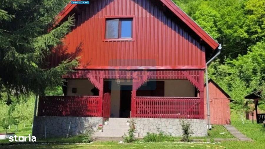 Casă cu 5 camere cu Teren 2000 Mp în Răstolița