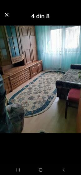 Apartament cu 3 camere semidecomandat în Exterior Vest