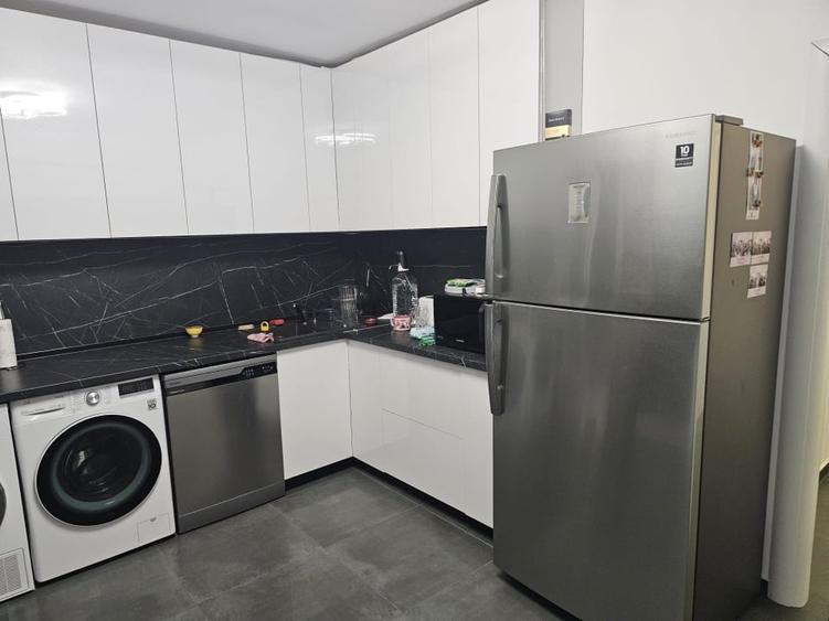 Apartament cu 3 camere decomandat, mobilat în P-ța Muncii