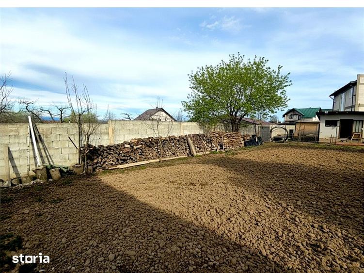 Casă cu 5 camere cu Teren 1000 Mp în Șcheia