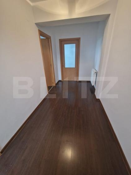 Apartament cu 3 camere decomandat în Periferie