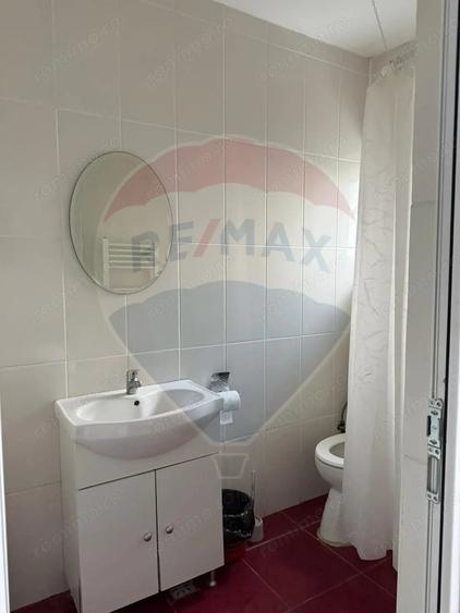 Casă cu 8 camere cu Teren 462 Mp în Central