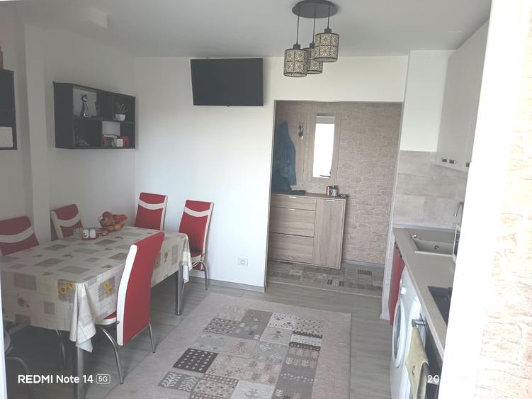 Apartament cu 2 camere decomandat în Triaj