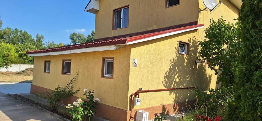 Casă cu 4 camere în Central