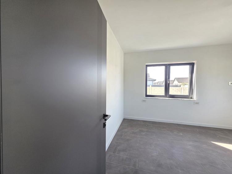Casă individuală cu 4 camere cu Teren 500 Mp în Cristian