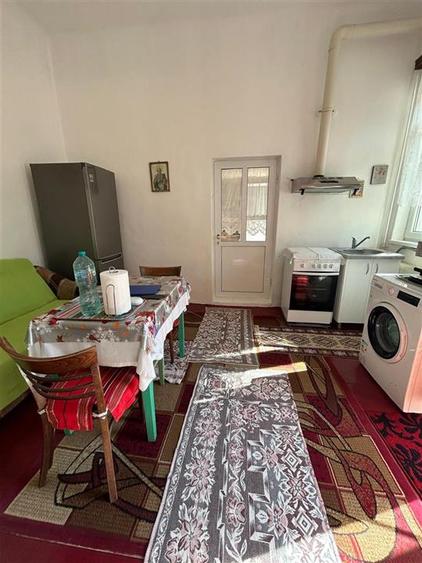 Casă cu 3 camere cu Canalizare în Central