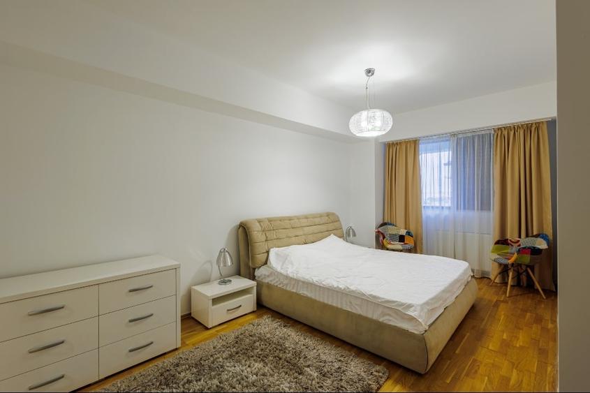 Apartament cu 3 camere, mobilat în Central