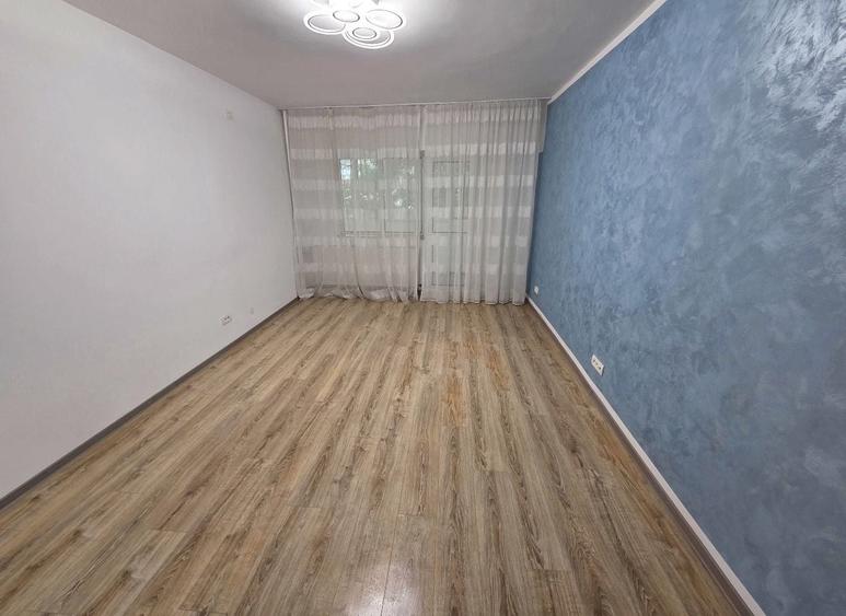 Apartament cu 4 camere decomandat, mobilat în Doamna Ghica