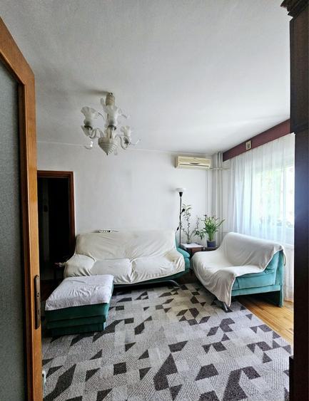 Casă cu 4 camere în Runcu