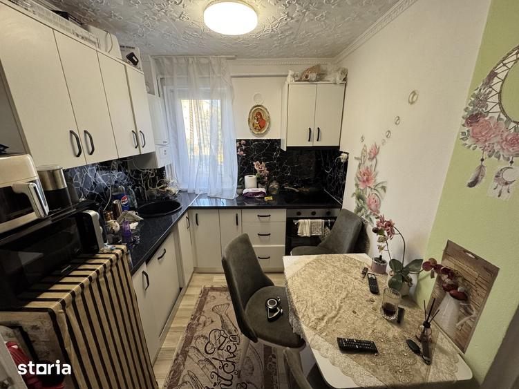 Apartament cu 2 camere semidecomandat în Botizului