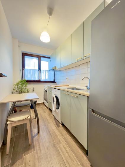 Apartament cu 2 camere semidecomandat, mobilat în P-ța Victoriei