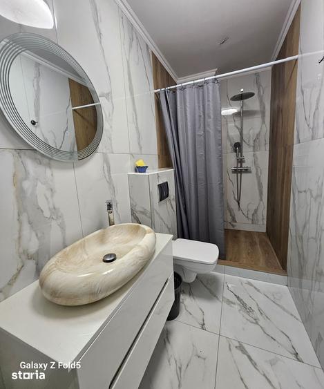 Apartament cu 3 camere decomandat în Nufărul