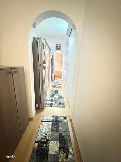 Apartament cu 3 camere în Uiești