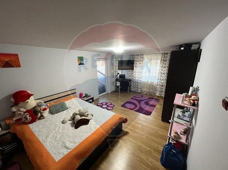 Casă cu 4 camere cu Teren 899 Mp în Grebănu
