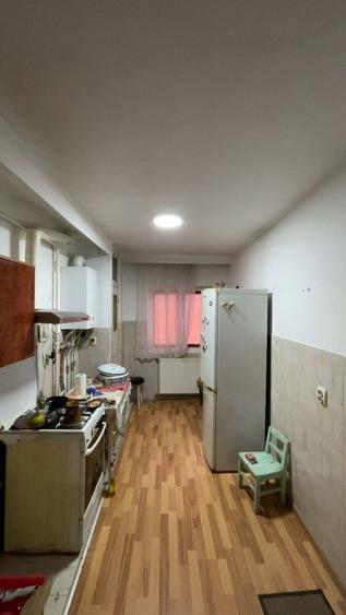 Apartament cu 3 camere decomandat, mobilat în Exterior Vest