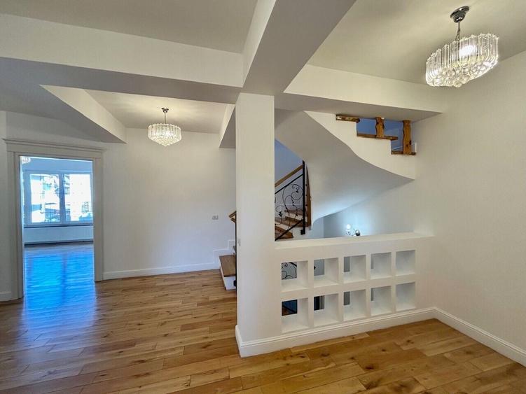 Duplex cu 8 camere cu Canalizare în Iancu Nicolae