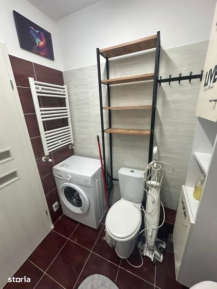 Apartament cu 3 camere în Apărătorii Patriei