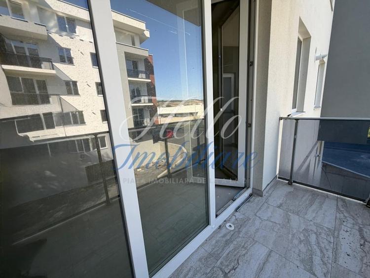 Apartament cu 3 camere semidecomandat în Florești