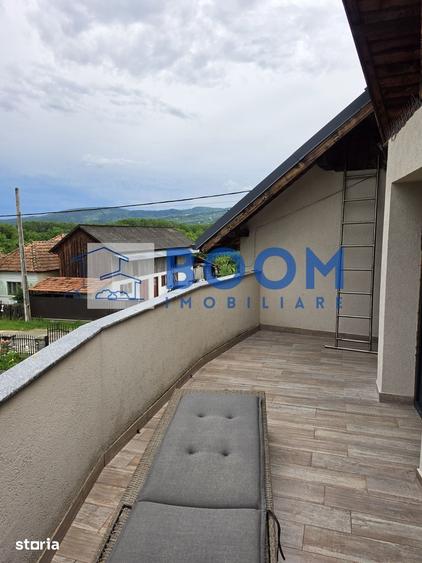 Casă cu 5 camere cu Teren 650 Mp în Dăești