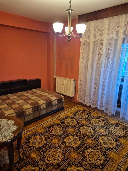 Apartament cu 3 camere semidecomandat, mobilat în Ultracentral