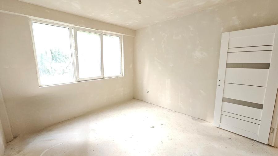 Apartament cu 3 camere semidecomandat în Micro 17