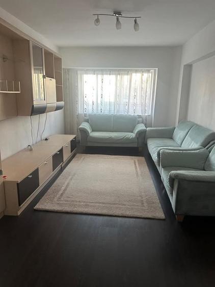 Apartament cu 3 camere decomandat, mobilat în Nicolina