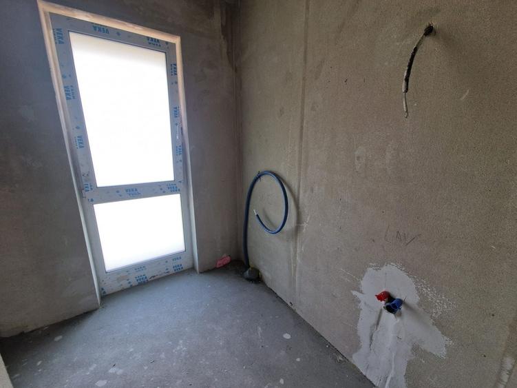 Duplex cu 5 camere cu Canalizare în Iris