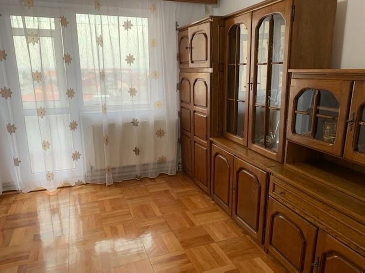 Apartament cu 2 camere semidecomandat în Bârzești