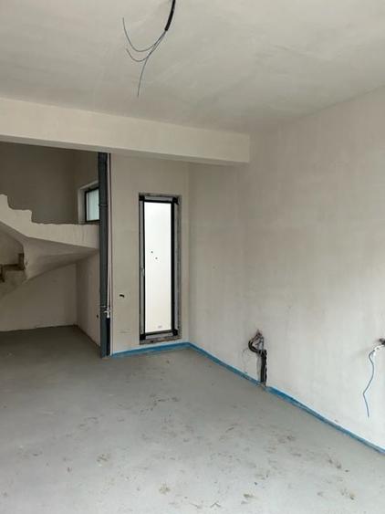 Duplex cu 4 camere cu Teren 120 Mp în Vest